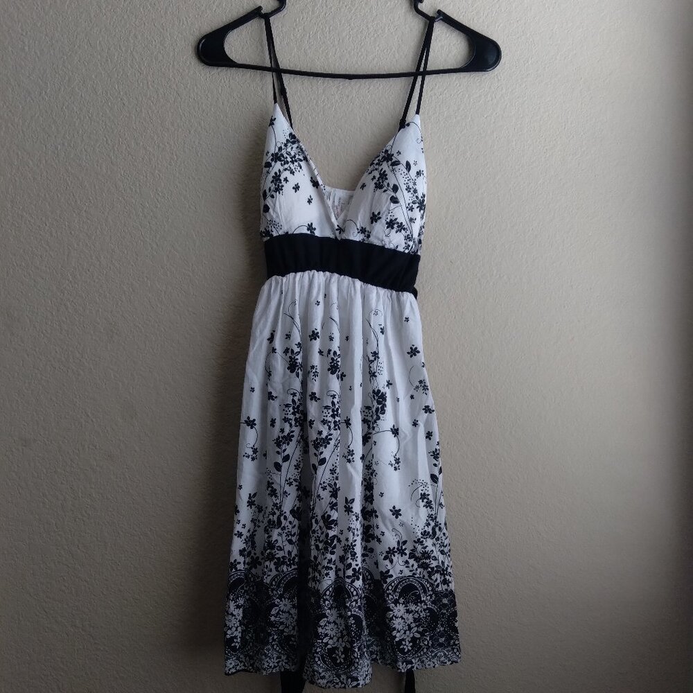 Vintage Y2K White and Black Floral Mini Dress with Tie Ribbon Detail Size Medium